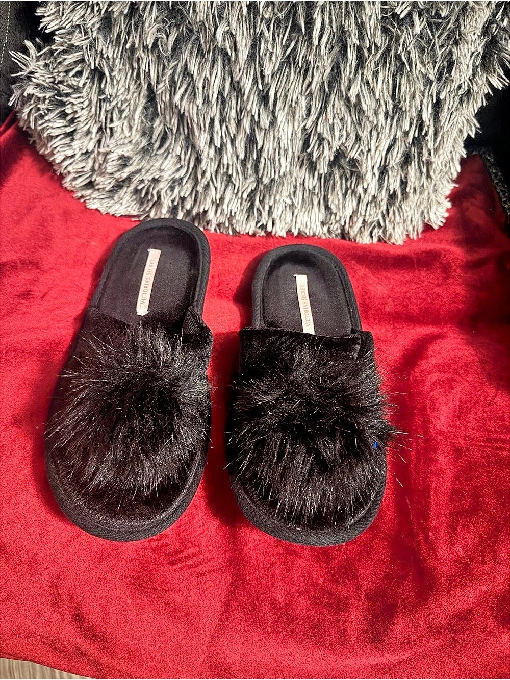 Victoria'Small Secret Pom Slippers Black Faux Fur Size Small